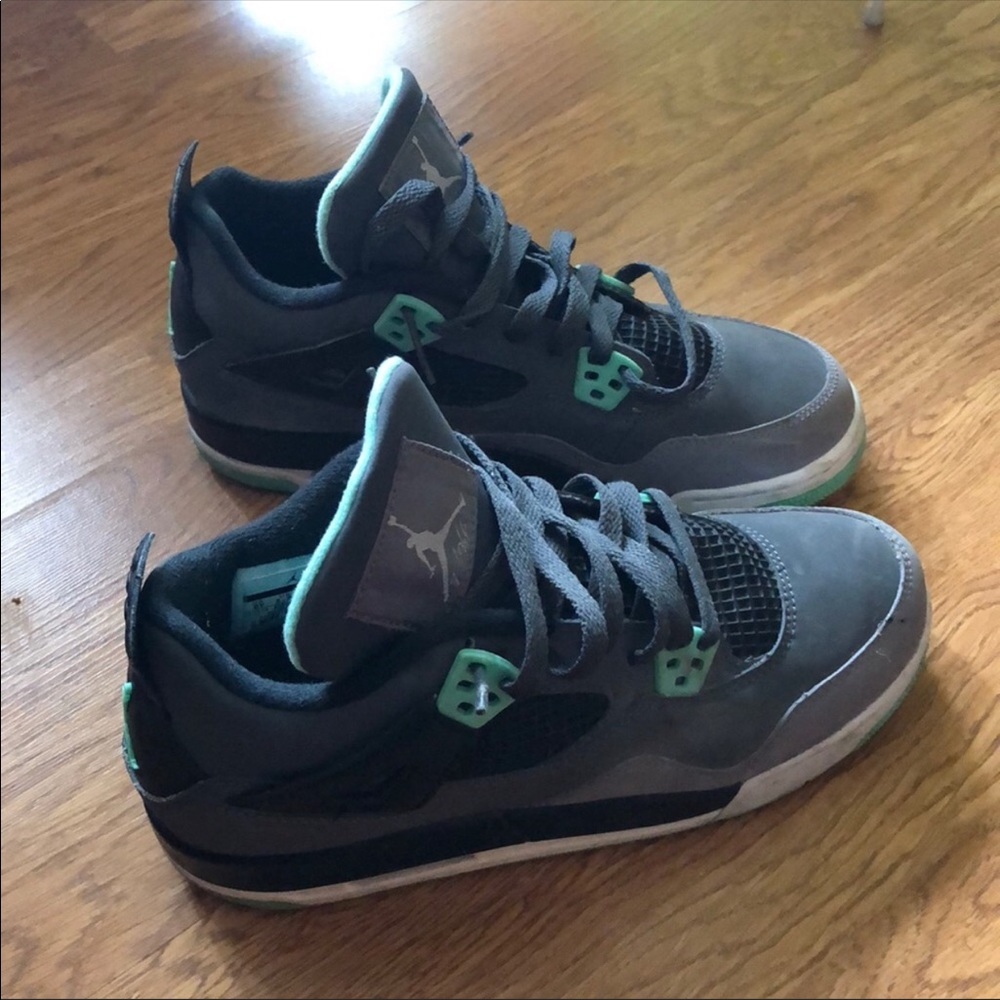 JORDAN RETRO: Green Glow 4s